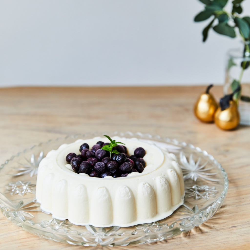 Coconut Berry & Jelly Cake